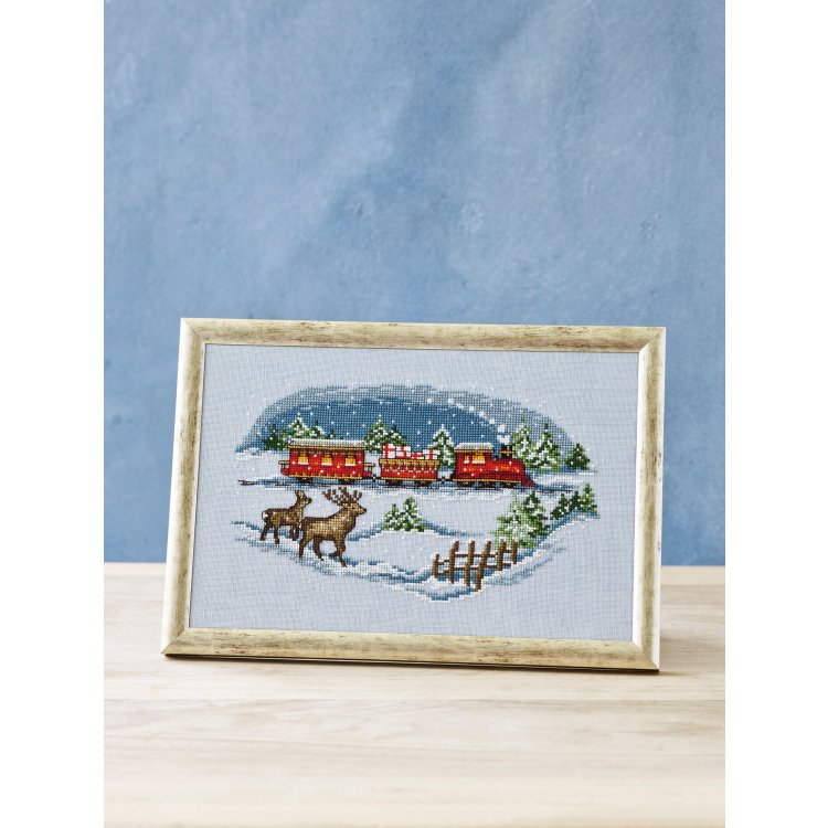 12-2287 Красный Рождественский поезд (Red christmas train. Набор для вышивания крестом PERMIN - 1