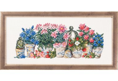  12-5185 Рожеві та блакитні квіти. Набір для вишивання хрестом PERMIN