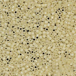 DB-157 Бісер Miyuki Delica Beads 11/0 (райдужний пряжене молоко) - 1