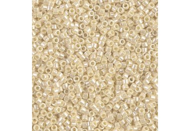  DB-1560 Бисер Miyuki Delica Beads 11/0 (жемчужный экрю искрящийся)