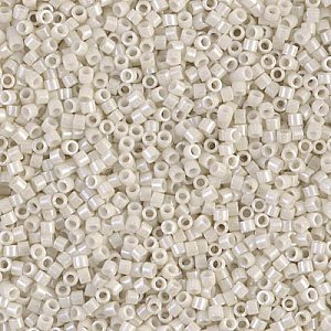 DB-211 Бісер Miyuki Delica Beads 11/0 (перлиновий молочний насичений) - 1