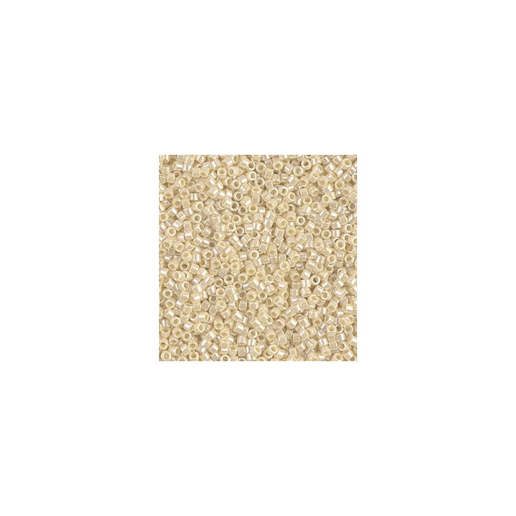 DB-1560 Бисер Miyuki Delica Beads 11/0 (жемчужный экрю искрящийся) - 1 DB-1560 Бисер Miyuki Delica Beads 11/0 (жемчужный экрю искрящийся) - 1