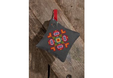  03-7390 Подушечка міщани 1. Набір для вишивання хрестом PERMIN