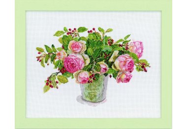  552102 Роза и июньская ягода. Набор для вышивки крестом Cosmo Fujico