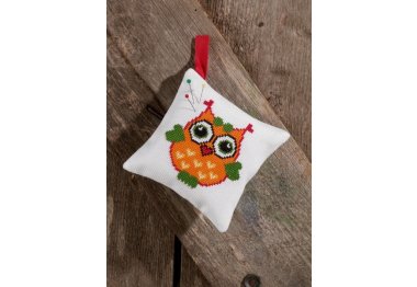  03-7394 Подушечка Помаранчева сова. Набір для вишивання хрестом PERMIN