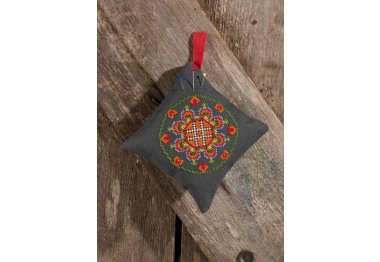  03-7392 Подушечка міщани 3. Набір для вишивання хрестом PERMIN