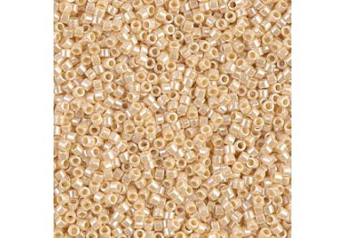  DB-1561 Бисер Miyuki Delica Beads 11/0 (жемчужное топленое искрящееся молоко)