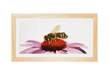  549 Bee on Echinacea Linen. Набор для вышивки крестом Thea Gouverneur