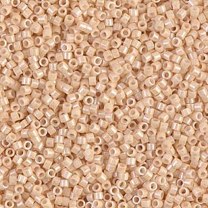 DB-204 Бісер Miyuki Delica Beads 11/0 (перлиновий, кремовий темний) - 1