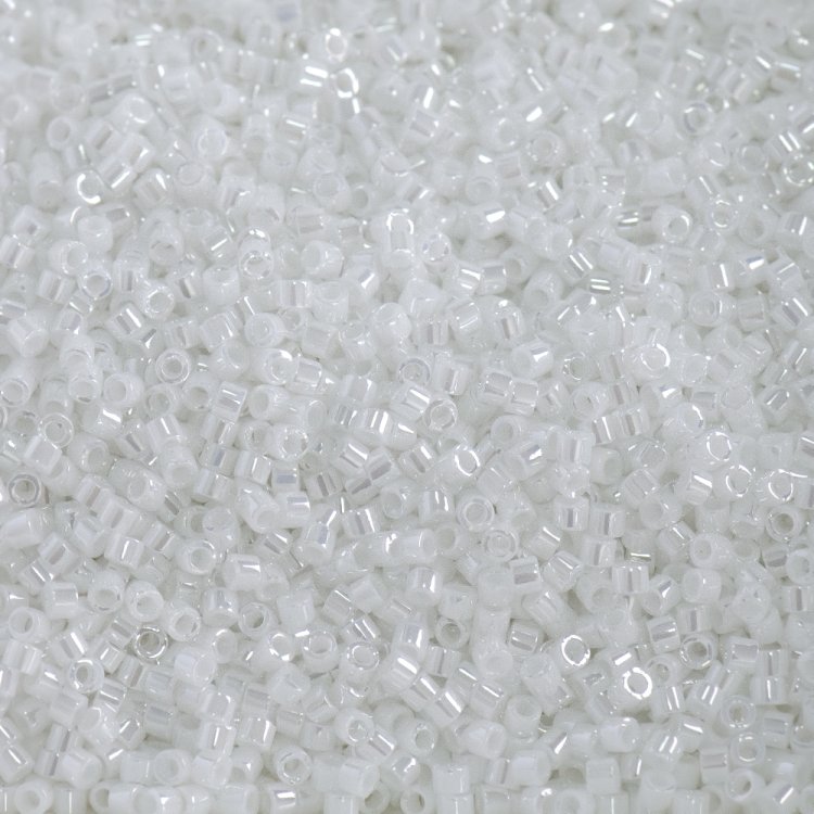 DB-201 Бисер Miyuki Delica Beads 11/0 (жемчужный белый) - 1