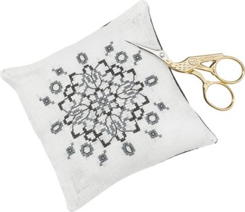 03-4394 Подушечка Квіти. Набір для вишивання хрестом PERMIN - 1