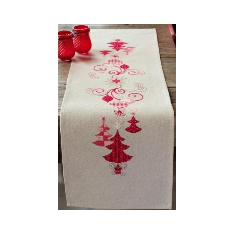 PN-0144712 Красные рождественские украшения. Набор для вышивки скатерти крестом Vervaco - 1